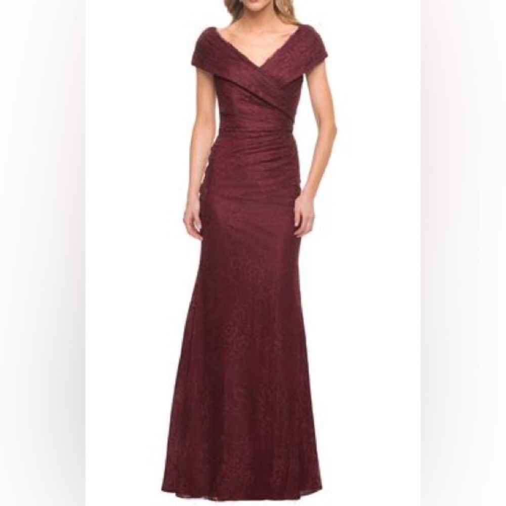 La Femme | NWT Portrait Neck Lace Gown